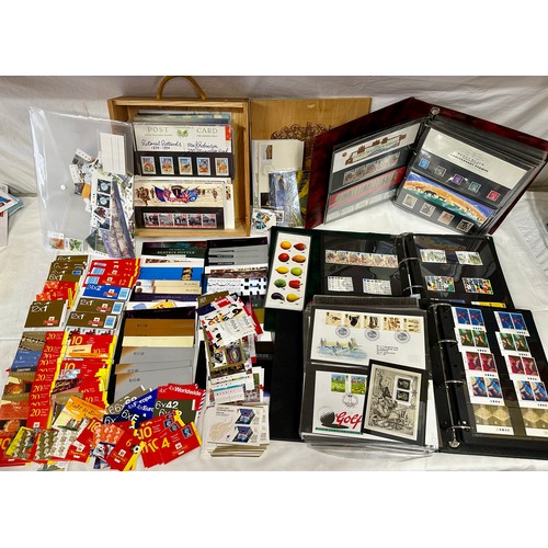 836 - An accumulation of GB booklets, presentation packs, mini-sheets and loose stamps. Duplication of mos... 