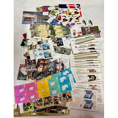 836 - An accumulation of GB booklets, presentation packs, mini-sheets and loose stamps. Duplication of mos... 