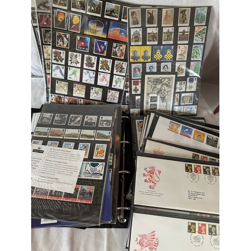 836 - An accumulation of GB booklets, presentation packs, mini-sheets and loose stamps. Duplication of mos... 