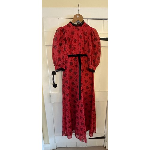 731 - Various vintage clothing to include a 60's red dress by Kati at Laura Phillips size 36, a blue dress... 