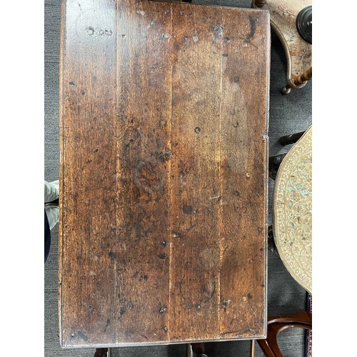 51 - An 18thC oak side table with single drawer to front. 91cm w x 56cm d x 74cm h.