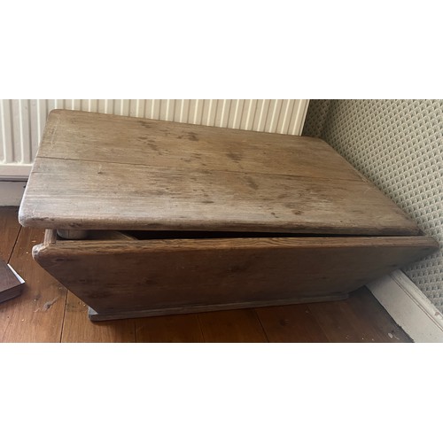 124 - A 19thC pine dough bin with lid. 80cm x 47cm x 32cm.