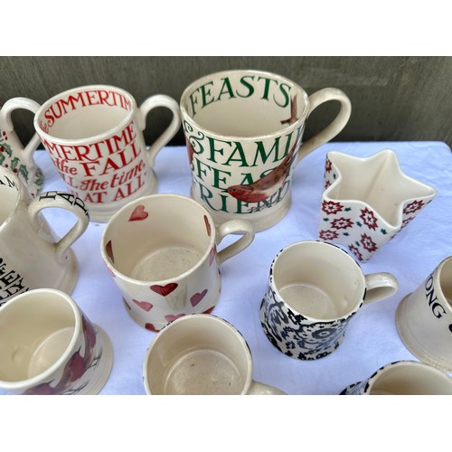 340 - A quantity of Emma Bridgewater ceramics to include a Blue Hens miniature tea set in original box, op... 