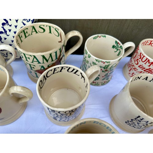 340 - A quantity of Emma Bridgewater ceramics to include a Blue Hens miniature tea set in original box, op... 