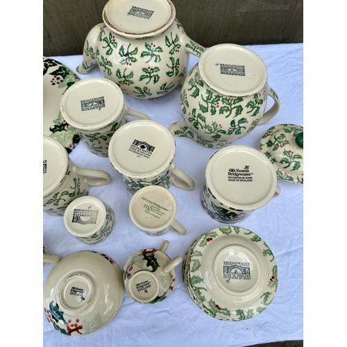 341 - Emma Bridgewater Christmas ceramics to include teapot, mugs, miniature cups and saucers, jug, large ... 