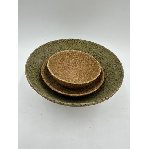 344 - A selection of good contemporary ceramics to include: 3 x natural bowls largest 9cm h x 20.5cm w and... 