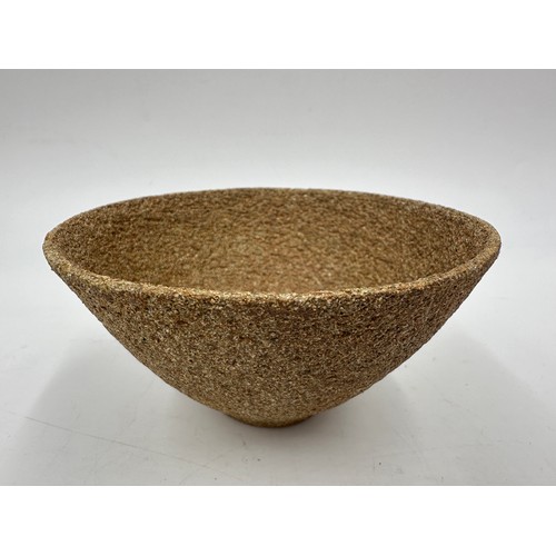 344 - A selection of good contemporary ceramics to include: 3 x natural bowls largest 9cm h x 20.5cm w and... 