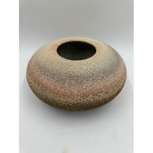 344 - A selection of good contemporary ceramics to include: 3 x natural bowls largest 9cm h x 20.5cm w and... 