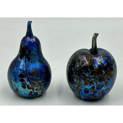 529 - Isle of Wight studio glass by Timothy Harris Summer Fruit 'Mulberry 'collection to include 2 x mediu... 