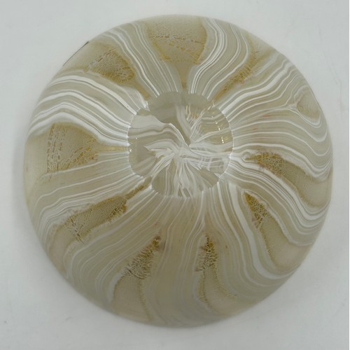 558 - Isle of Wight studio glass by Timothy Harris to include an bowl 9cm h white/gold with gold label to ... 