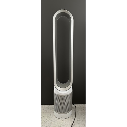 977 - A Dyson Air Multiplier with remote. Serial No: XCT-UK-RMA1573A