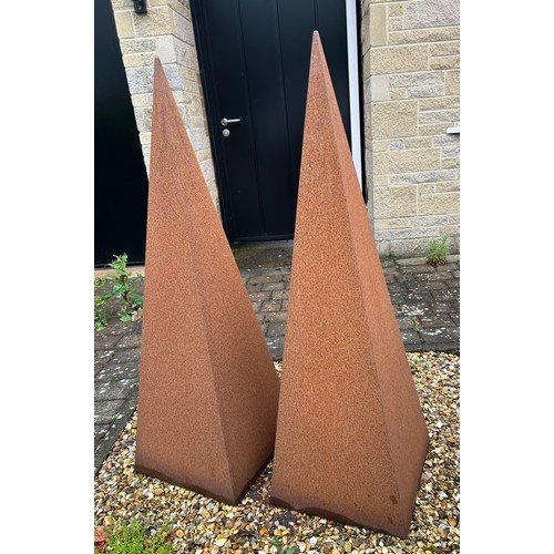 12 - A pair of Arthur Francis Medbourne steel outdoor obelisk sculptures 124cm h.