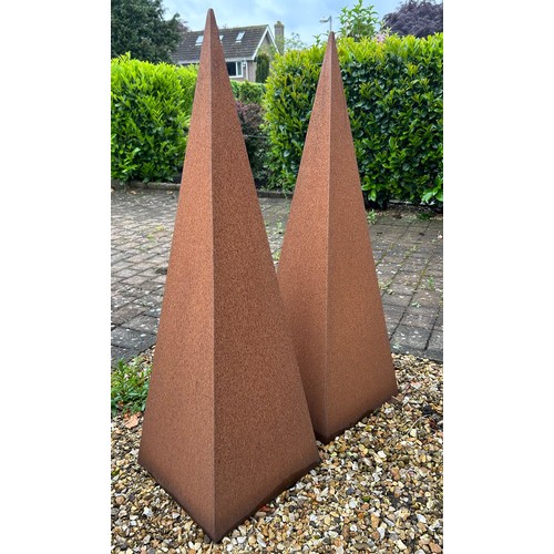 12 - A pair of Arthur Francis Medbourne steel outdoor obelisk sculptures 124cm h.