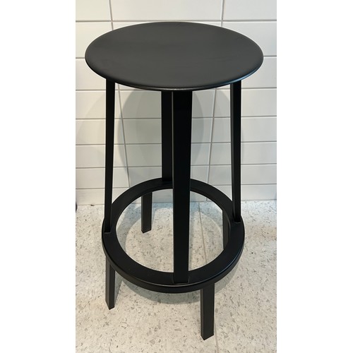 108 - A good quality black metal rotating bar/kitchen stool with round seat. 76cm h. Seat diameter 34cm.