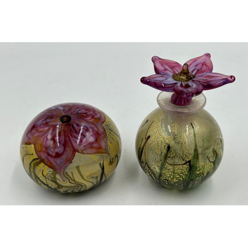 442 - Timothy Harris- Isle of Wight- Two square paperweights 7cm h, signed and dated 2007 and a short squa... 