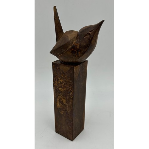 1253 - A Paul Harvey contemporary bird sculpture in mixed metals and resin depicting a Wren on a post 23cm ... 