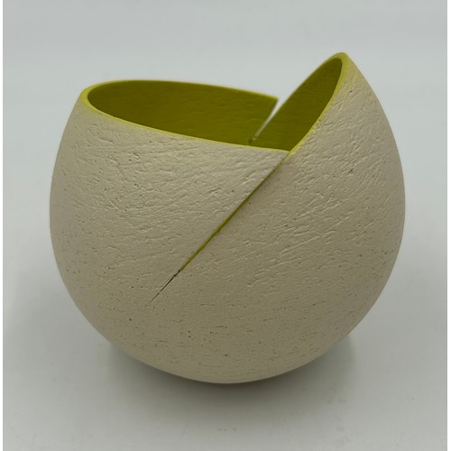 280 - A contemporary Ashraf Hanna textured earthenware vessel with cream exterior and lime green interior ... 