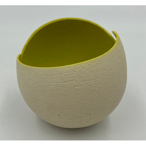 280 - A contemporary Ashraf Hanna textured earthenware vessel with cream exterior and lime green interior ... 