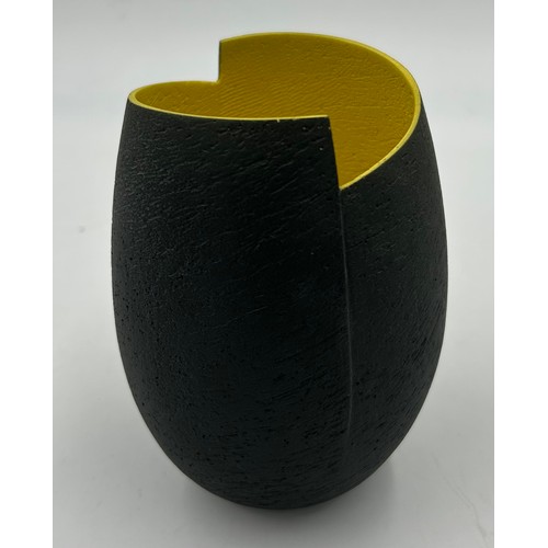 284 - A contemporary Ashraf Hanna textured earthenware vessel with charcoal exterior and yellow interior 1... 