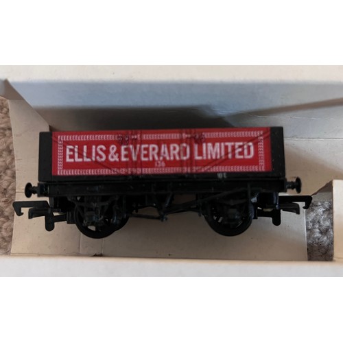 1095 - Boxed Mainline Railways OO gauge to include 37-059 0-6-0 2251 Class Collett Locomotive B.R. Black, 3... 