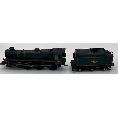 1097 - A Bachmann Branchline OO gauge Standard Class 4 locomotive, with double chimney, 75020, BR line blac... 