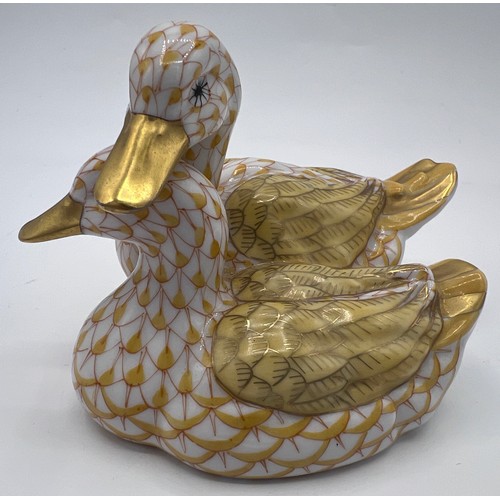 387 - A Herend double duck figure, painted in yellow and gold, no. 5036. 10cm l.