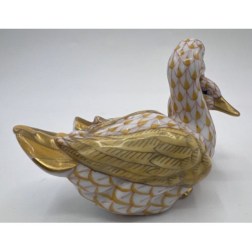 387 - A Herend double duck figure, painted in yellow and gold, no. 5036. 10cm l.