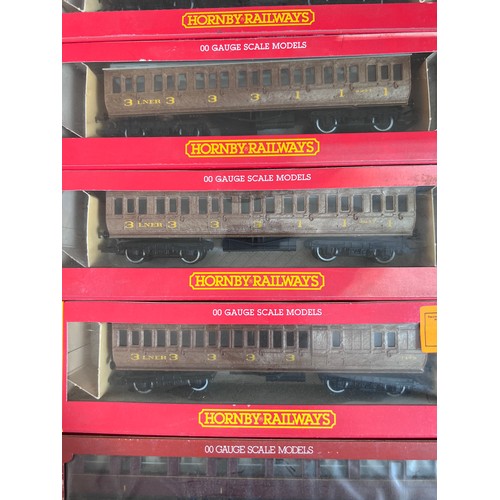 1092 - Hornby boxed OO gauge rolling stock models to include R.484 B.R. Brake Composite Maroon, R.391 LNER ... 