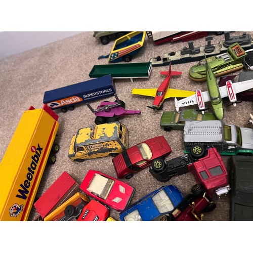 1088 - A large collection of mostly diecast vehicles to include Dinky, Matchbox, Corgi etc together with 2 ... 