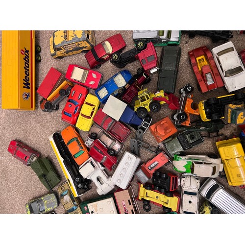 1088 - A large collection of mostly diecast vehicles to include Dinky, Matchbox, Corgi etc together with 2 ... 