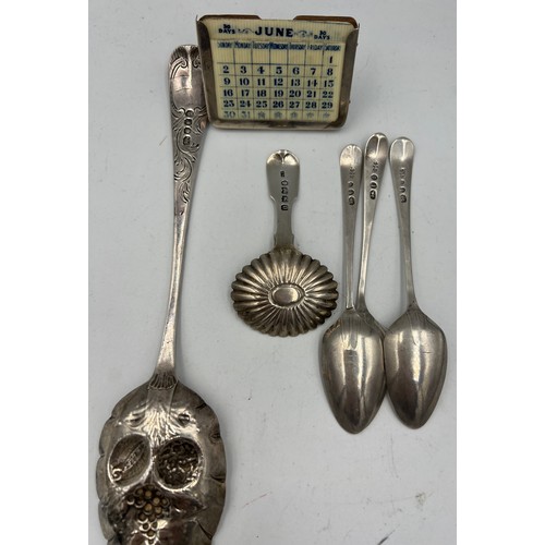 814 - A quantity of hallmarked silver to include caddy spoon, Exeter 1836, maker John Stone. Georgian spoo... 