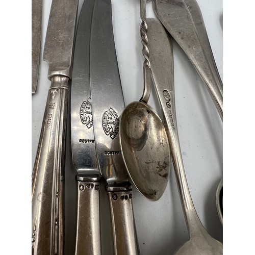 816 - A quantity of white metal and silver cutlery to include 6 Russian teaspoons marked 84, filigree dess... 