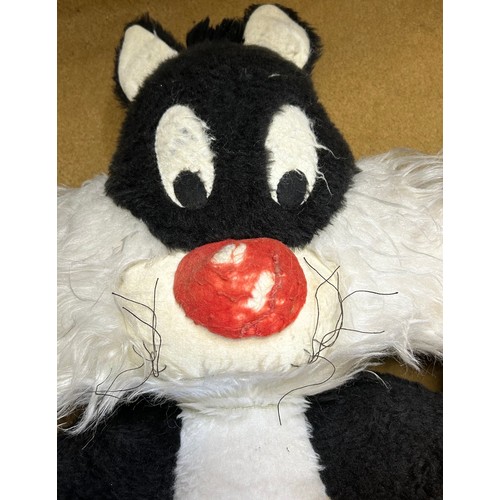 1076 - Two large Looney Tune soft toy characters featuring Sylvester The Cat 90cm h and Tweety Pie 70cm h.