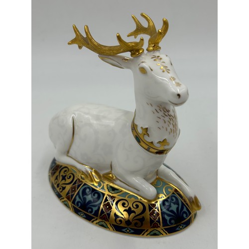 356 - A boxed Royal Crown Derby limited edition White Hart Heraldic Stag paperweight, 324/2000 10cm h, mul... 