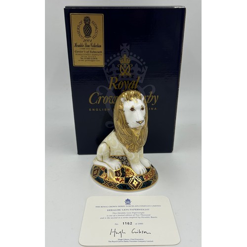 358 - A boxed Royal Crown Derby limited edition Heraldic Lion paperweight, 1162/2000 14.5cm h. Signed to b... 