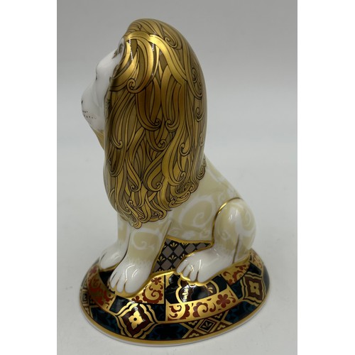 358 - A boxed Royal Crown Derby limited edition Heraldic Lion paperweight, 1162/2000 14.5cm h. Signed to b... 