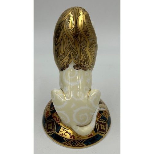 358 - A boxed Royal Crown Derby limited edition Heraldic Lion paperweight, 1162/2000 14.5cm h. Signed to b... 