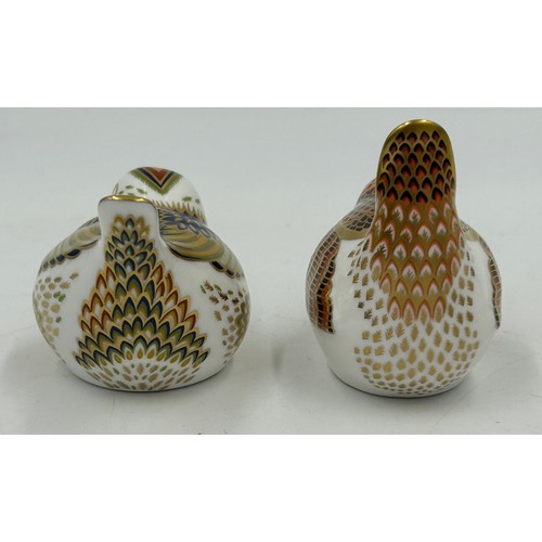 371 - A collection of five Royal Crown Derby Paperweights to include Robin, Wren, Firecrest, Fountain Frog... 