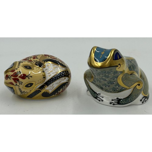 371 - A collection of five Royal Crown Derby Paperweights to include Robin, Wren, Firecrest, Fountain Frog... 