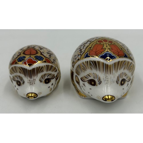 372 - Five Royal Crown Derby Paperweights to include Riverbank Beaver limited edition 819/5000 signed to b... 