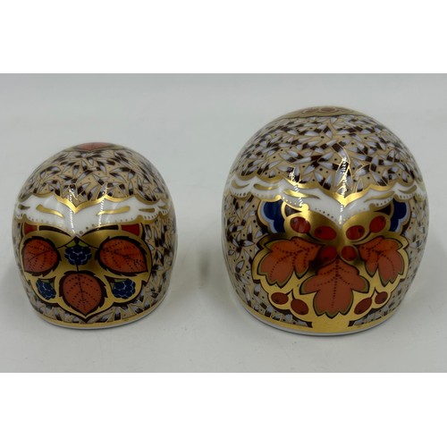 372 - Five Royal Crown Derby Paperweights to include Riverbank Beaver limited edition 819/5000 signed to b... 