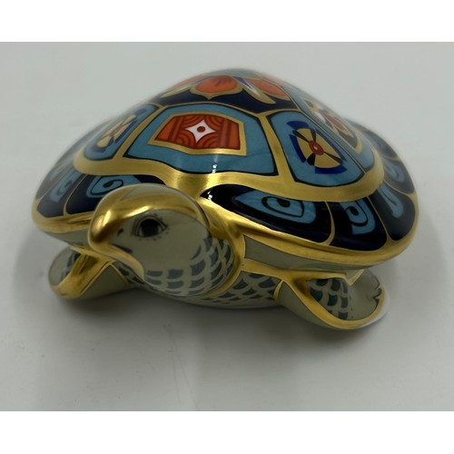 373 - Five Royal Crown Derby Paperweights to include Duckling in a Members Guild box, Rock hopper Penguin ... 