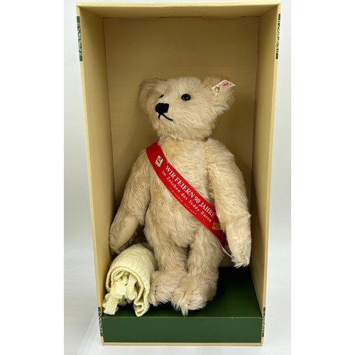 1069 - A collection of Steiff Bears to include Teddy Blond 42 (Growler) boxed 40cm h, Teddy Bear Christmas ... 