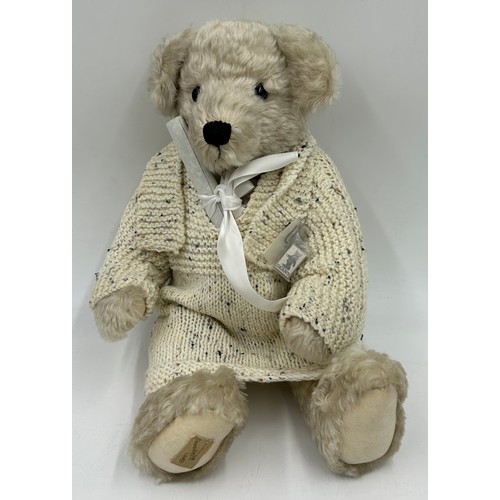 1070 - A Collection of Dean's Rag Book Bears to include '2004 Gold Member Bear' boxed, 'Herbert' No.923, 'H... 