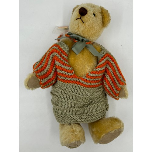 1070 - A Collection of Dean's Rag Book Bears to include '2004 Gold Member Bear' boxed, 'Herbert' No.923, 'H... 