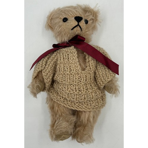 1070 - A Collection of Dean's Rag Book Bears to include '2004 Gold Member Bear' boxed, 'Herbert' No.923, 'H... 