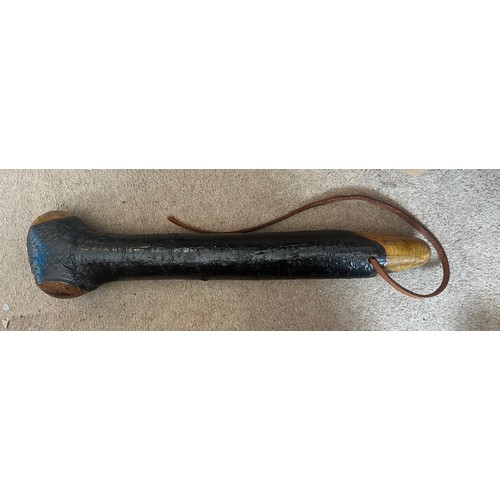 1260 - A vintage wooden club. 50cm l.