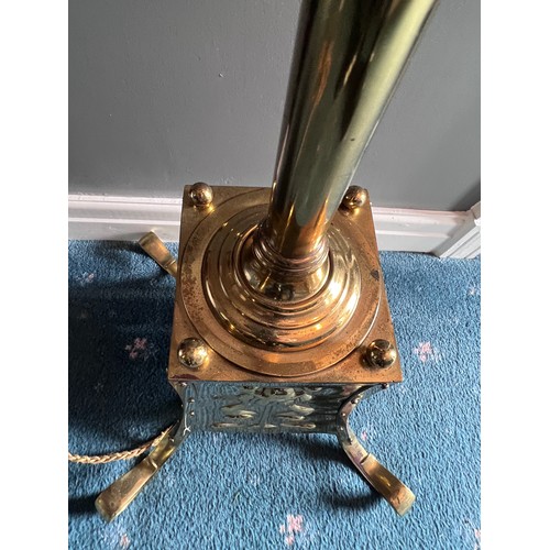 1020 - Art Nouveau telescopic brass standard lamp. 197cm to top of fitting extended.