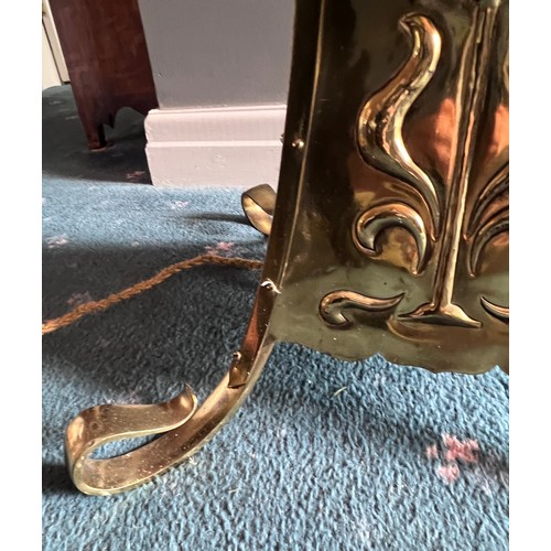 1020 - Art Nouveau telescopic brass standard lamp. 197cm to top of fitting extended.