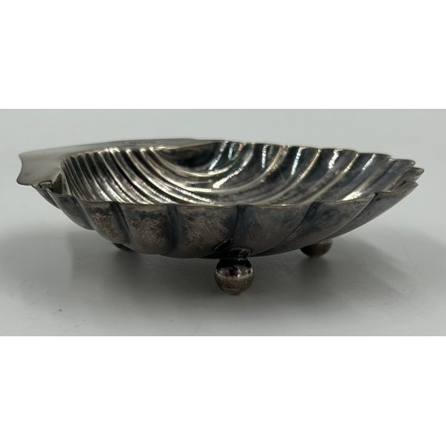 810 - Hallmarked silver to include : two shell shaped dishes on three ball feet, Birmingham 1902 by Atkin ... 